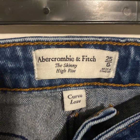 Abercrombie and Fitch Curvy Love The Skinny High Rise Jeans - Picture 2 of 6